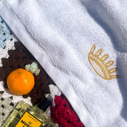 Musgo Real Cotton Shaving Towel Logo Detail